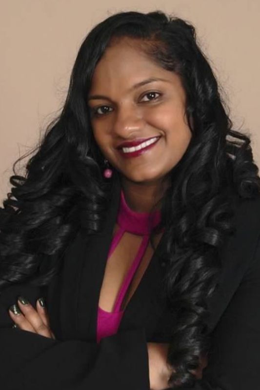 Teena Thomas Headshot